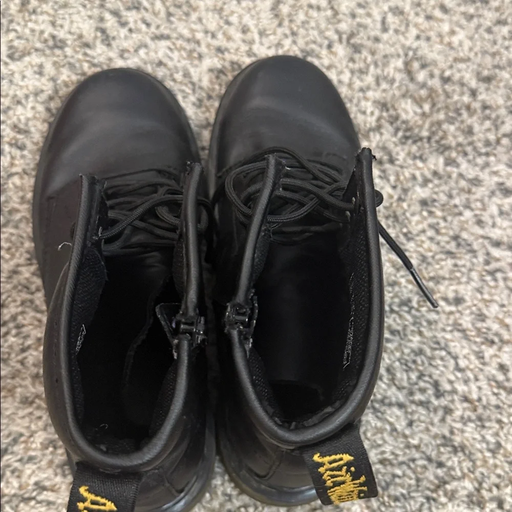 DR. MARTENS AIR WALK delaney KIDS SIZE 4